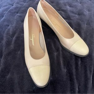 Salvatore Ferragamo vintage low heels with cap toe 10